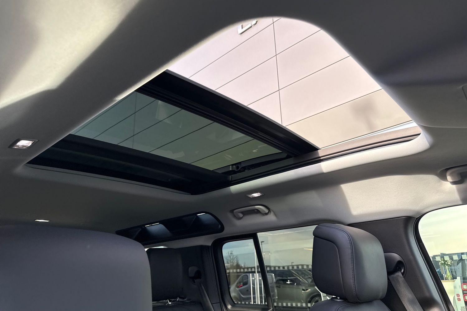 Used Land Rover Defender 110 2025 for sale - 76558167: Photo 30