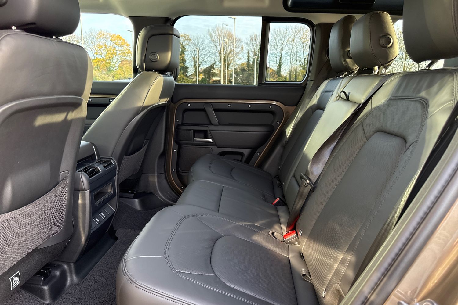 Used Land Rover Defender 110 2025 for sale - 76558167: Photo 4