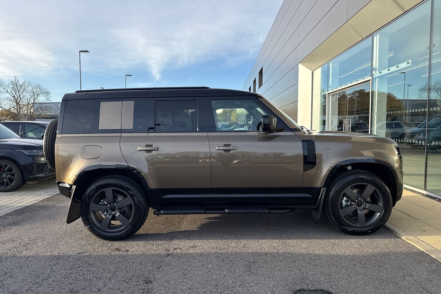 Used Land Rover Defender 110 2025 for sale - 76558167: Photo 5