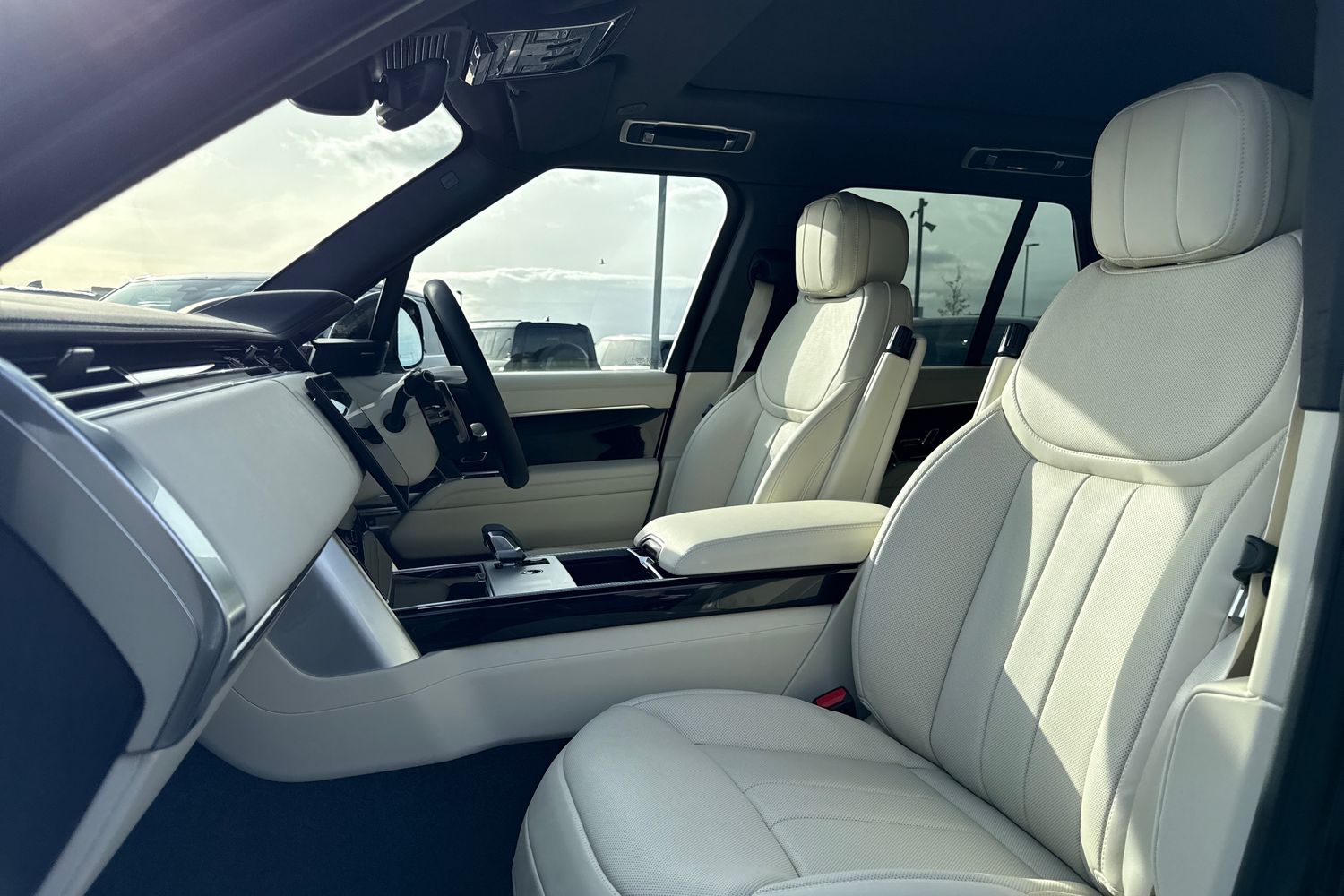 Used Land Rover Range Rover 2025 for sale - 76416624: Photo 11