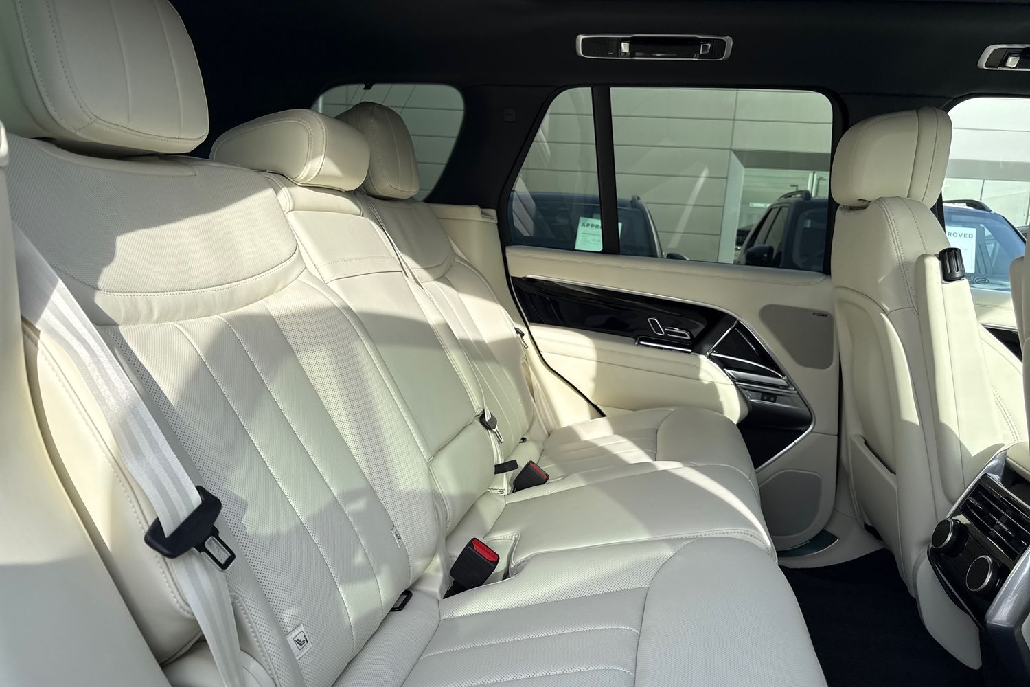 Used Land Rover Range Rover 2025 for sale - 76416624: Photo 12