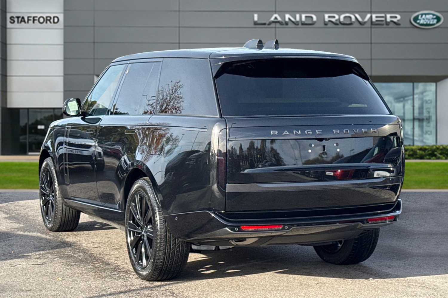 Used Land Rover Range Rover 2025 for sale - 76416624: Photo 2