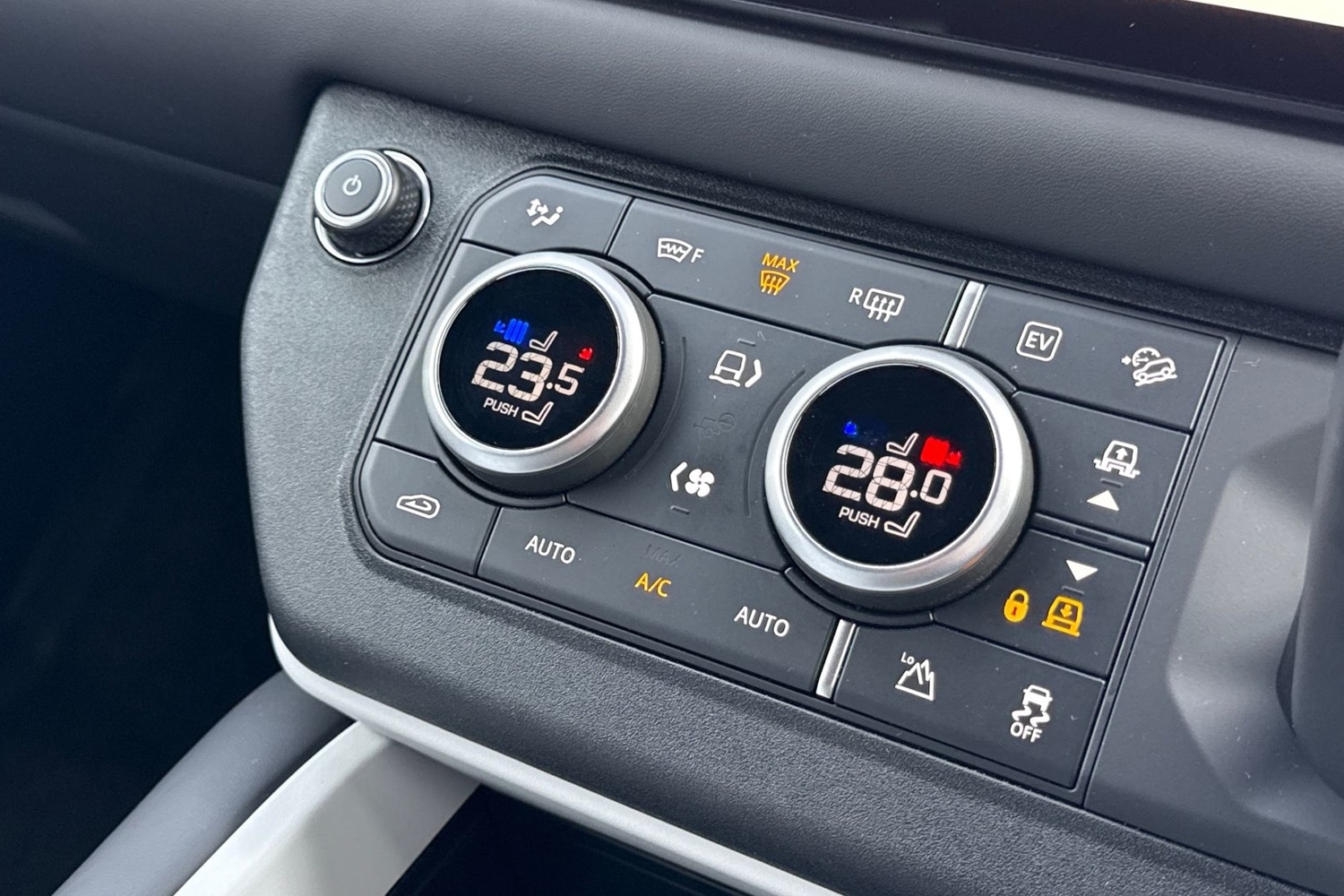 Used Land Rover Defender 110 2024 for sale - 77451094: Photo 23