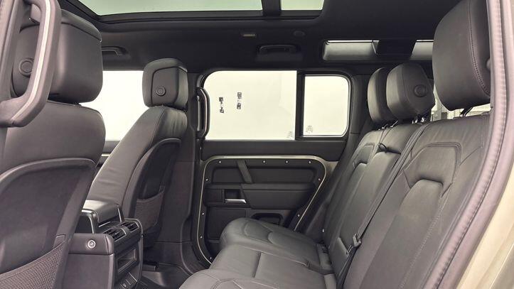 Used Land Rover Defender 2024 for sale - 77451094: Photo 4