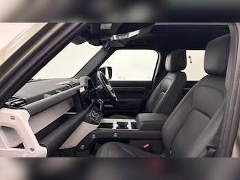 Used Land Rover Defender 2024 for sale - 77451093: Photo