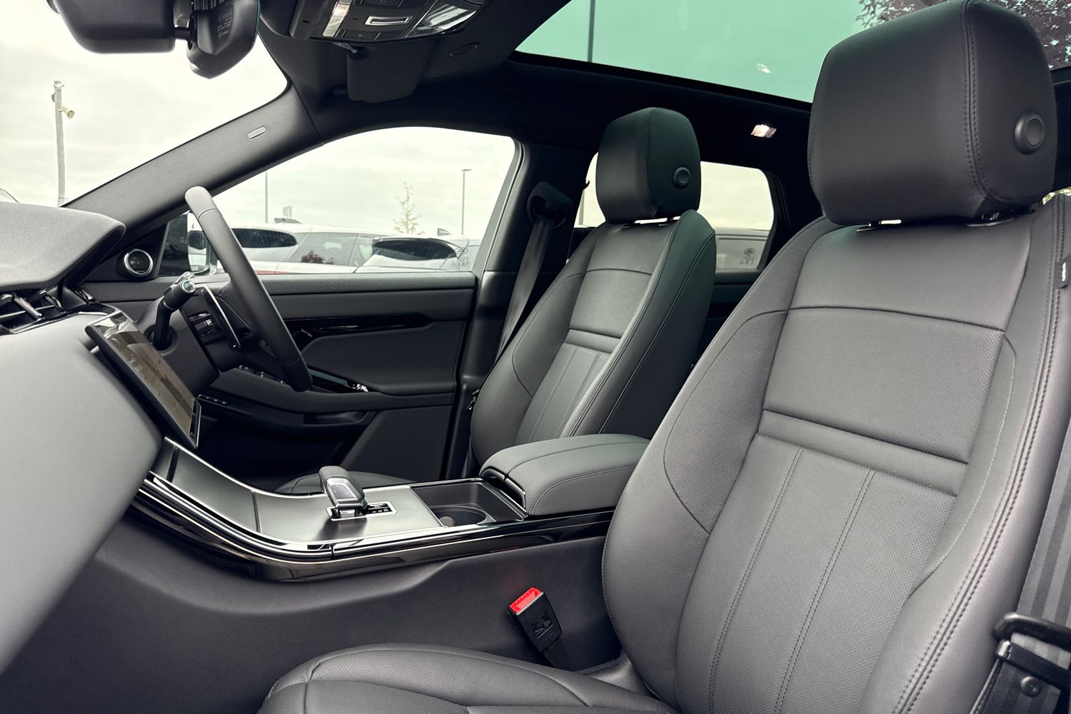 Used Land Rover Range Rover Evoque 2025 for sale - 76274708: Photo 11