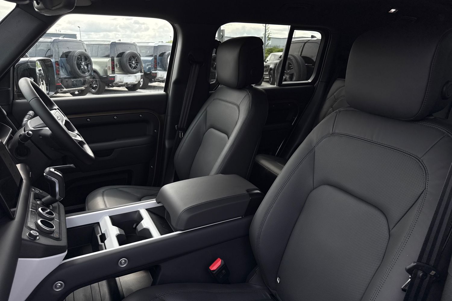 Used Land Rover Defender 130 2026 for sale - 78001872: Photo 11