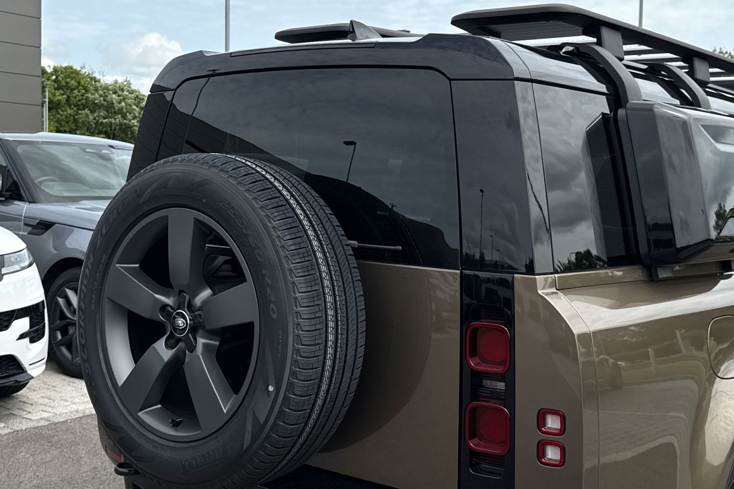 Used Land Rover Defender 130 2026 for sale - 78001872: Photo 32