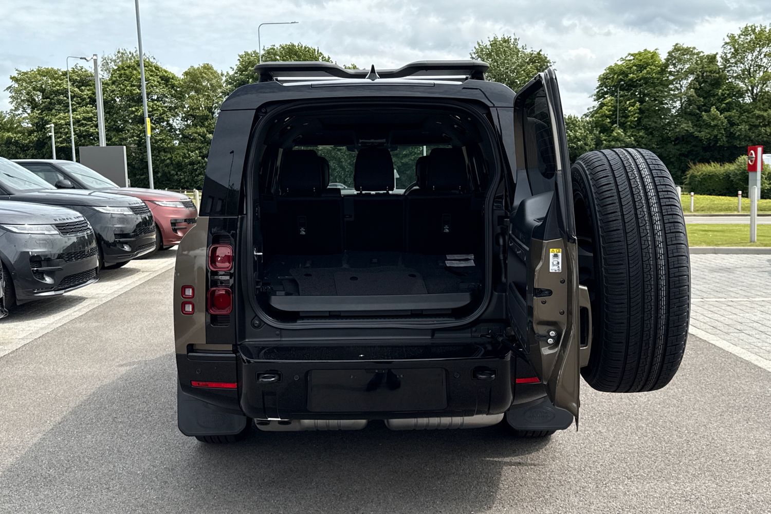 Used Land Rover Defender 130 2026 for sale - 78001872: Photo 36