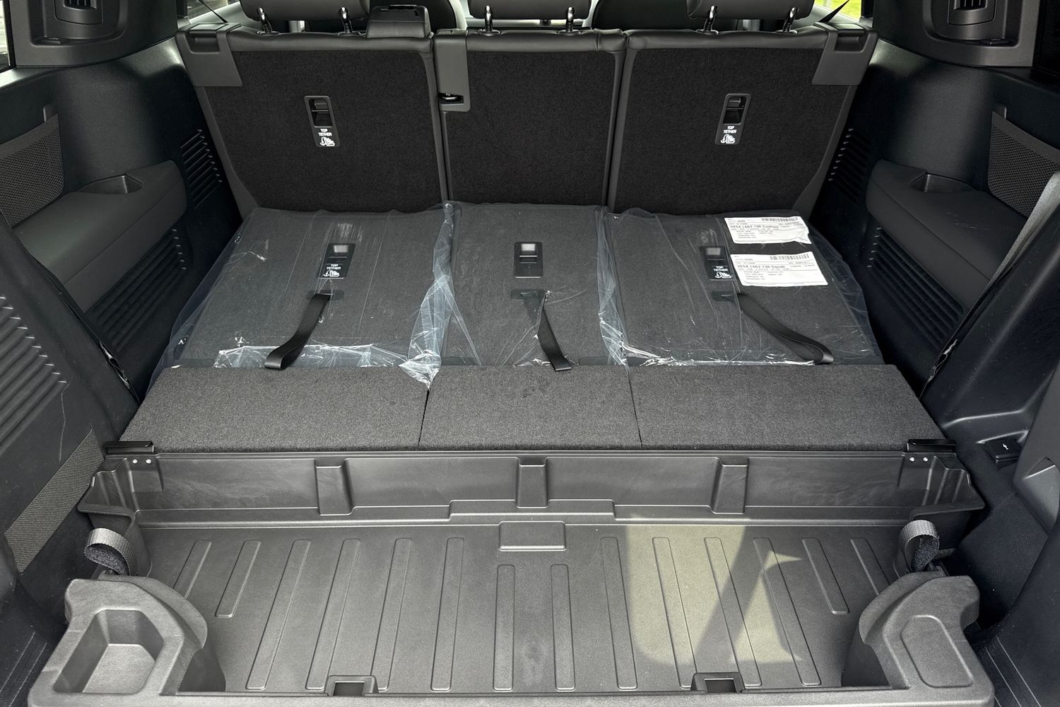 Used Land Rover Defender 130 2026 for sale - 78001872: Photo 37