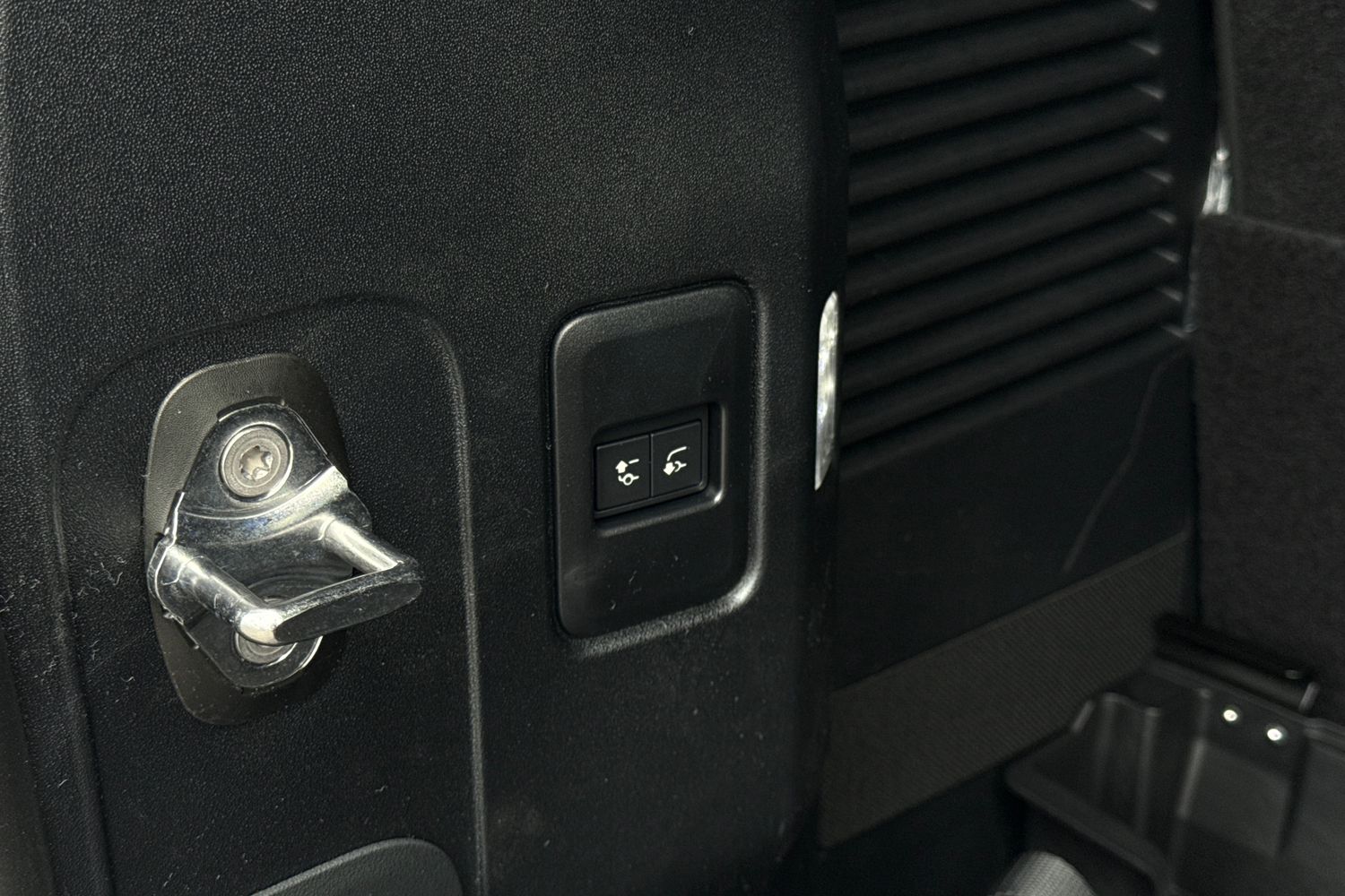 Used Land Rover Defender 130 2026 for sale - 78001872: Photo 39