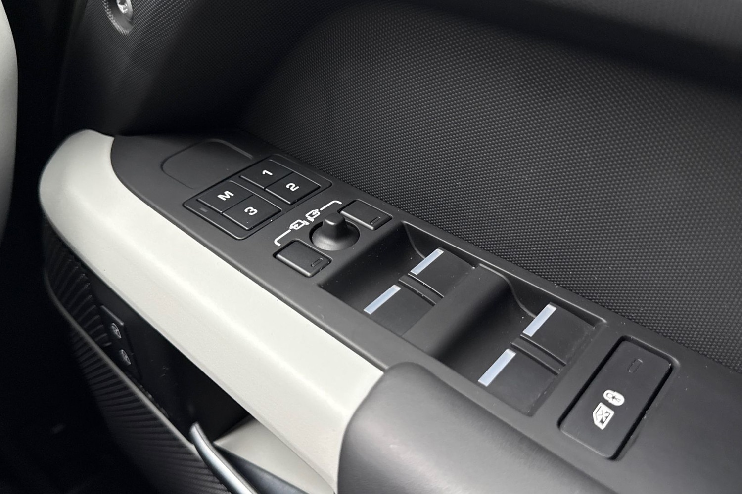 Used Land Rover Defender 110 2024 for sale - 76922985: Photo 25