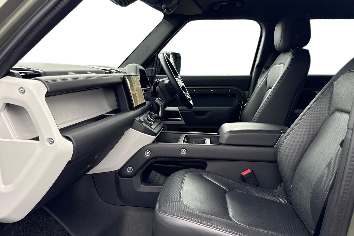 Used Land Rover Defender 110 2024 for sale - 76922985: Photo 3