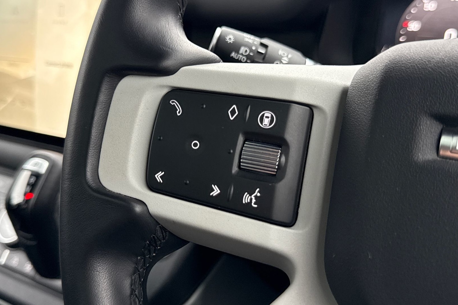 Used Land Rover Defender 110 2024 for sale - 76922985: Photo 34