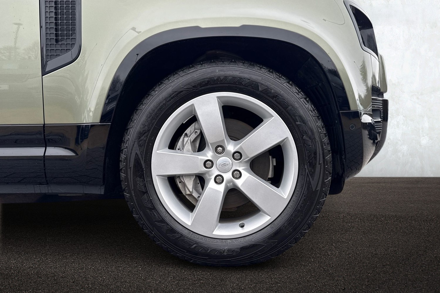 Used Land Rover Defender 110 2024 for sale - 76922985: Photo 8