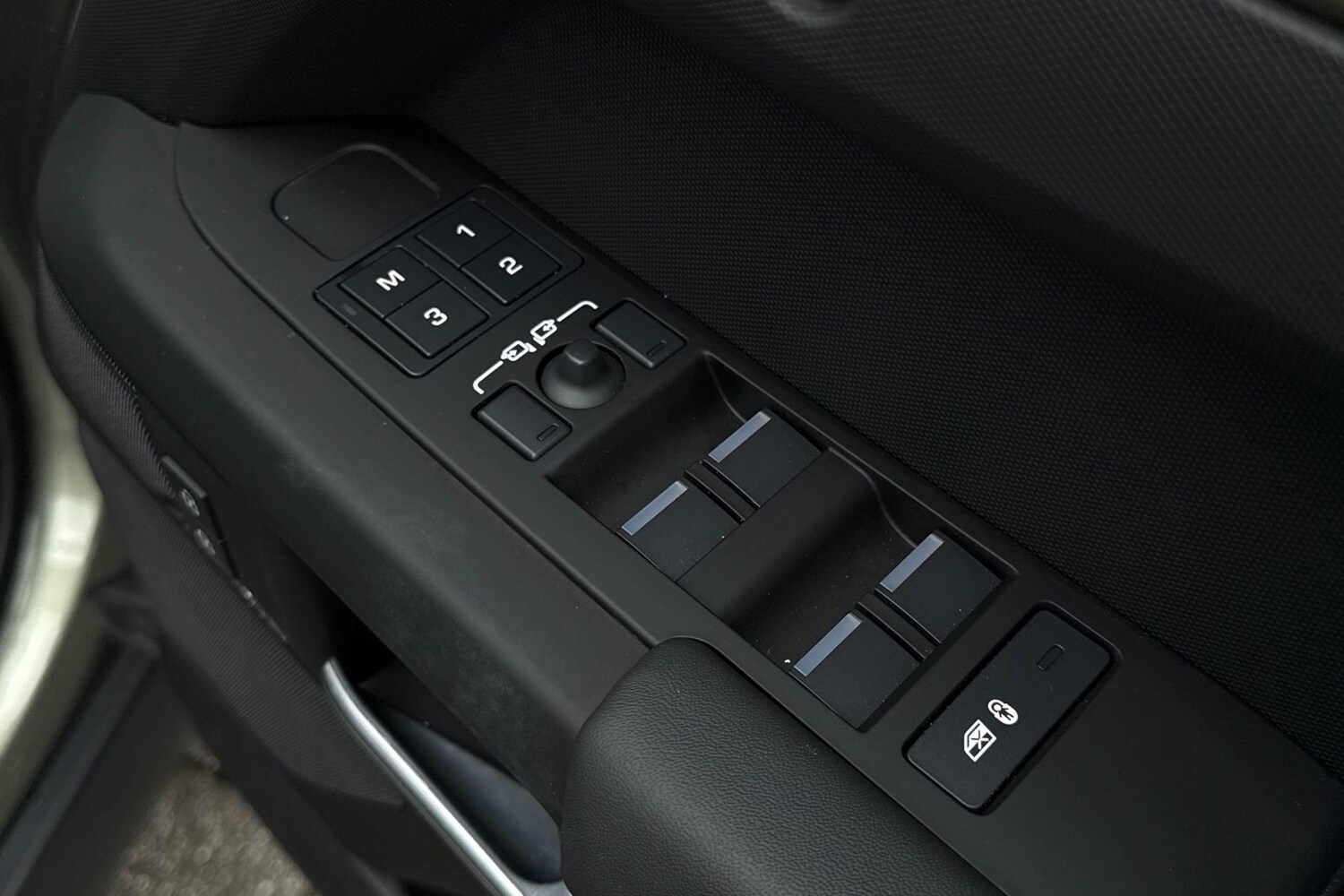 Used Land Rover Defender 110 2025 for sale - 77287191: Photo 26