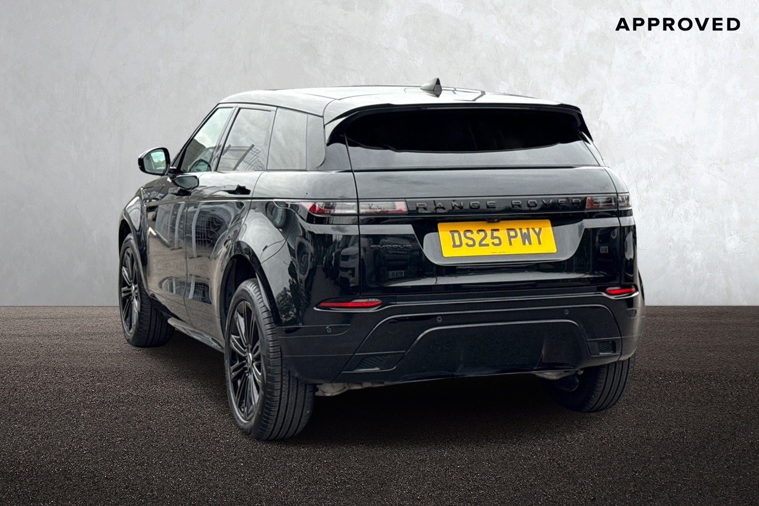 Used Land Rover Range Rover Evoque 2025 for sale - 76102142: Photo 2