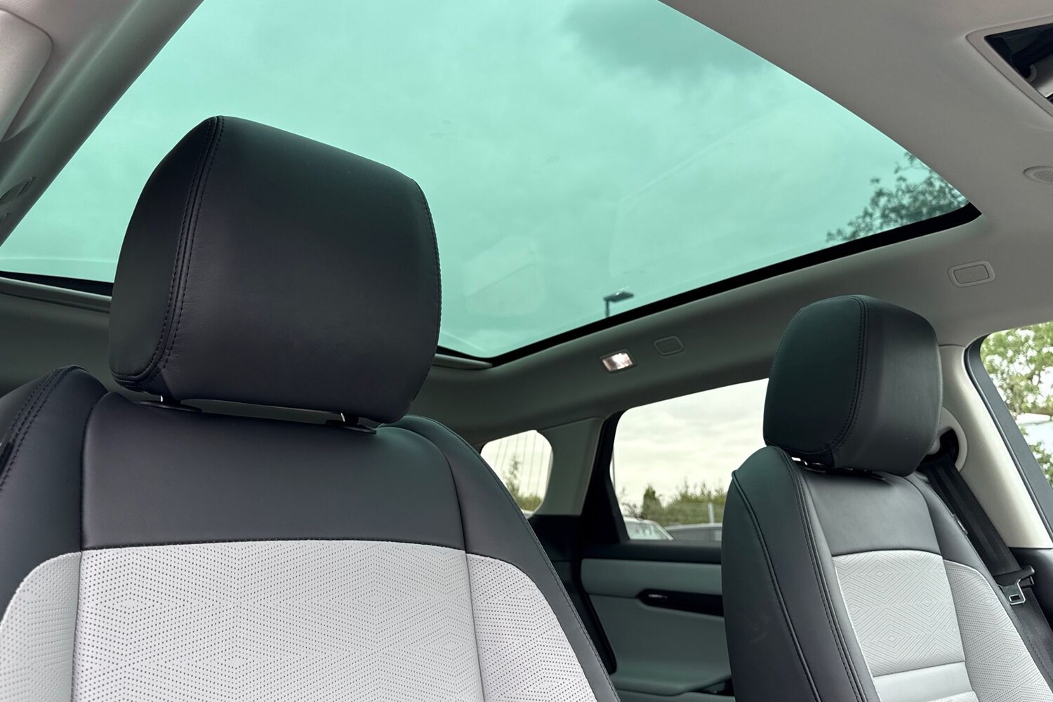Used Land Rover Range Rover Evoque 2025 for sale - 76102142: Photo 21