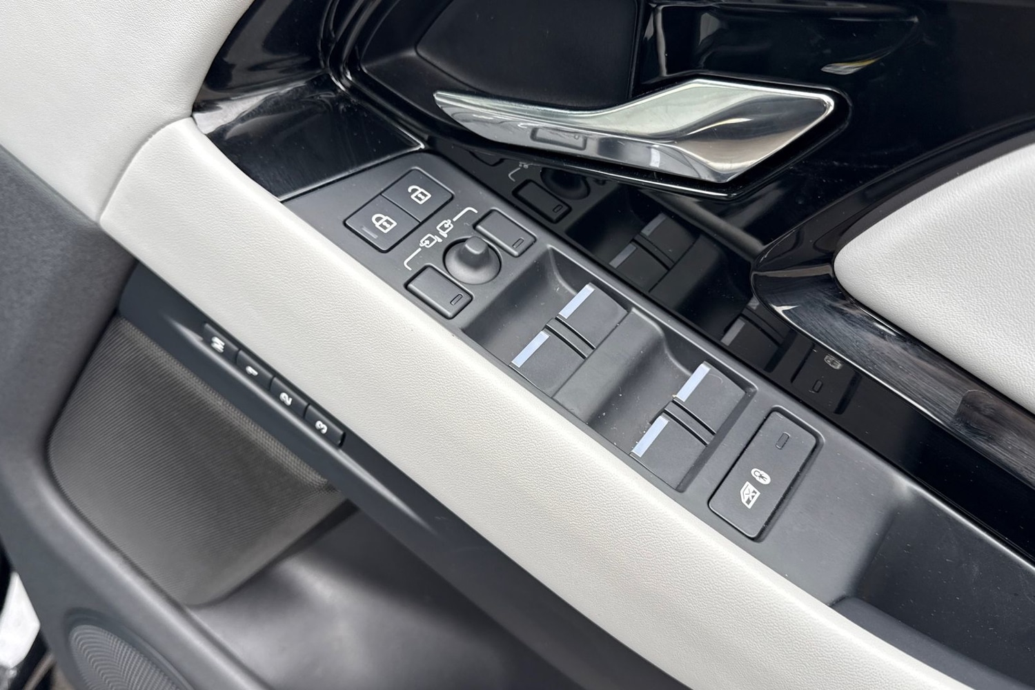 Used Land Rover Range Rover Evoque 2025 for sale - 76102142: Photo 25