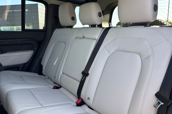 Used Land Rover Defender 110 2025 for sale - 75524923: Photo 13