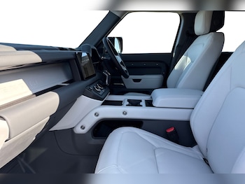 Used Land Rover Defender 110 2025 for sale - 75524923: Photo