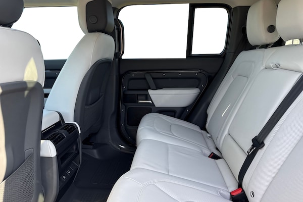 Used Land Rover Defender 110 2025 for sale - 75524923: Photo 4