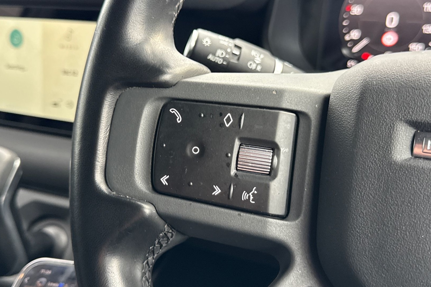 Used Land Rover Defender 110 2023 for sale - 76836365: Photo 32