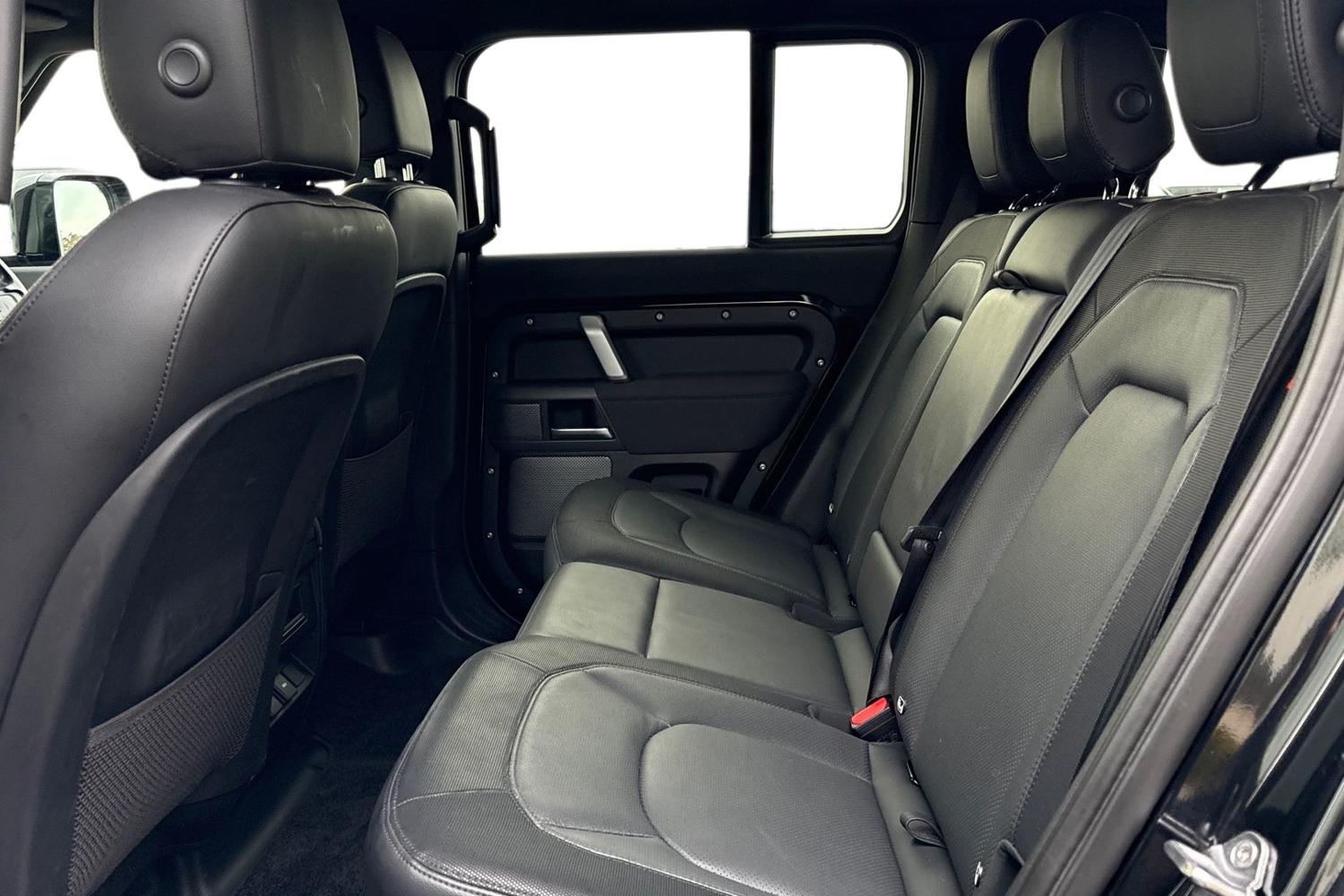 Used Land Rover Defender 110 2023 for sale - 76836365: Photo 4