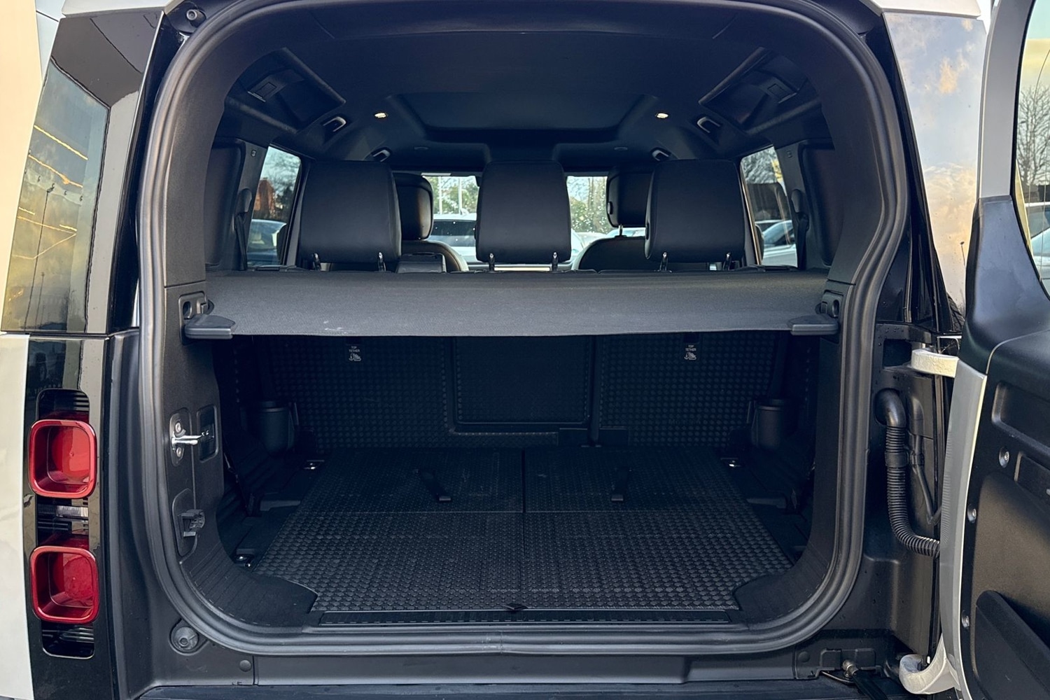 Used Land Rover Defender 2024 for sale - 76902571: Photo 11