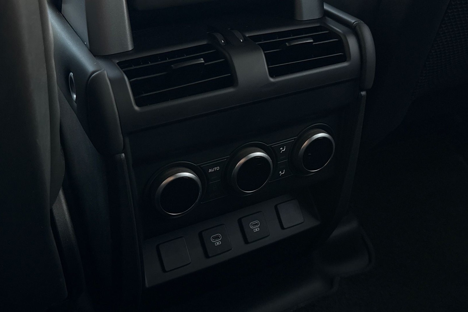 Used Land Rover Defender 2024 for sale - 76902571: Photo 19