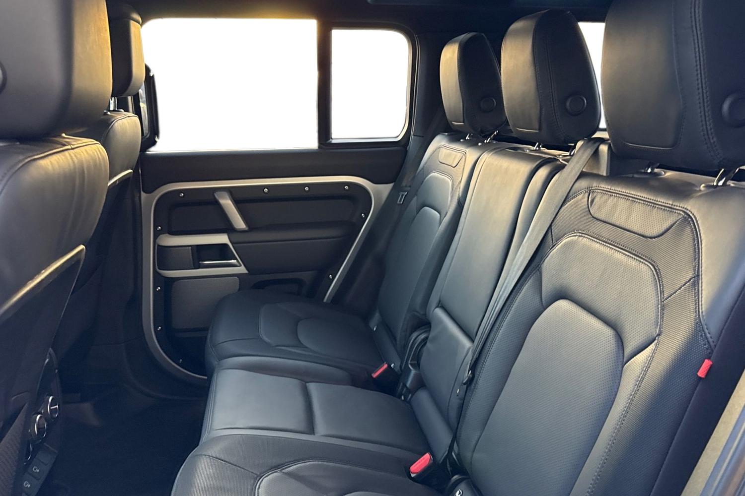 Used Land Rover Defender 2024 for sale - 76902571: Photo 4