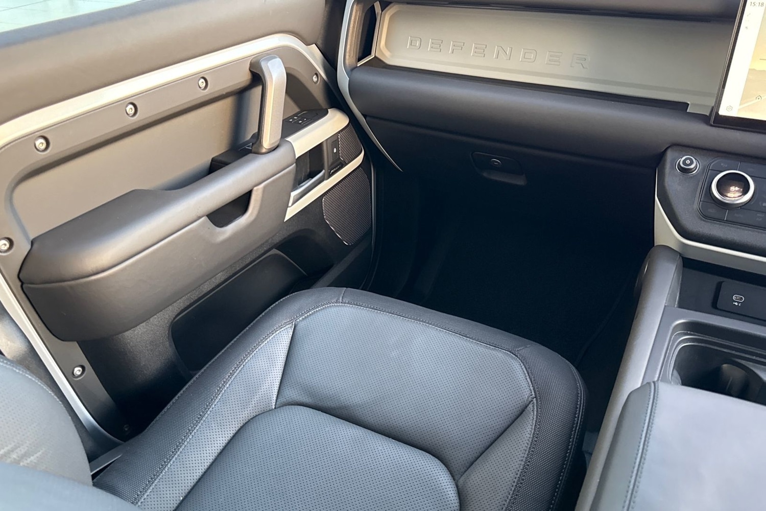 Used Land Rover Defender 2024 for sale - 76902571: Photo 40