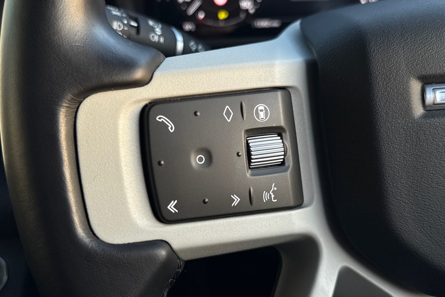 Used Land Rover Defender 2024 for sale - 76902571: Photo 45