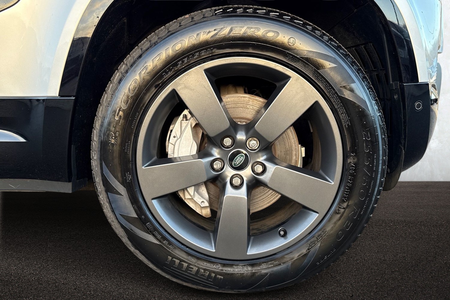 Used Land Rover Defender 2024 for sale - 76902571: Photo 9