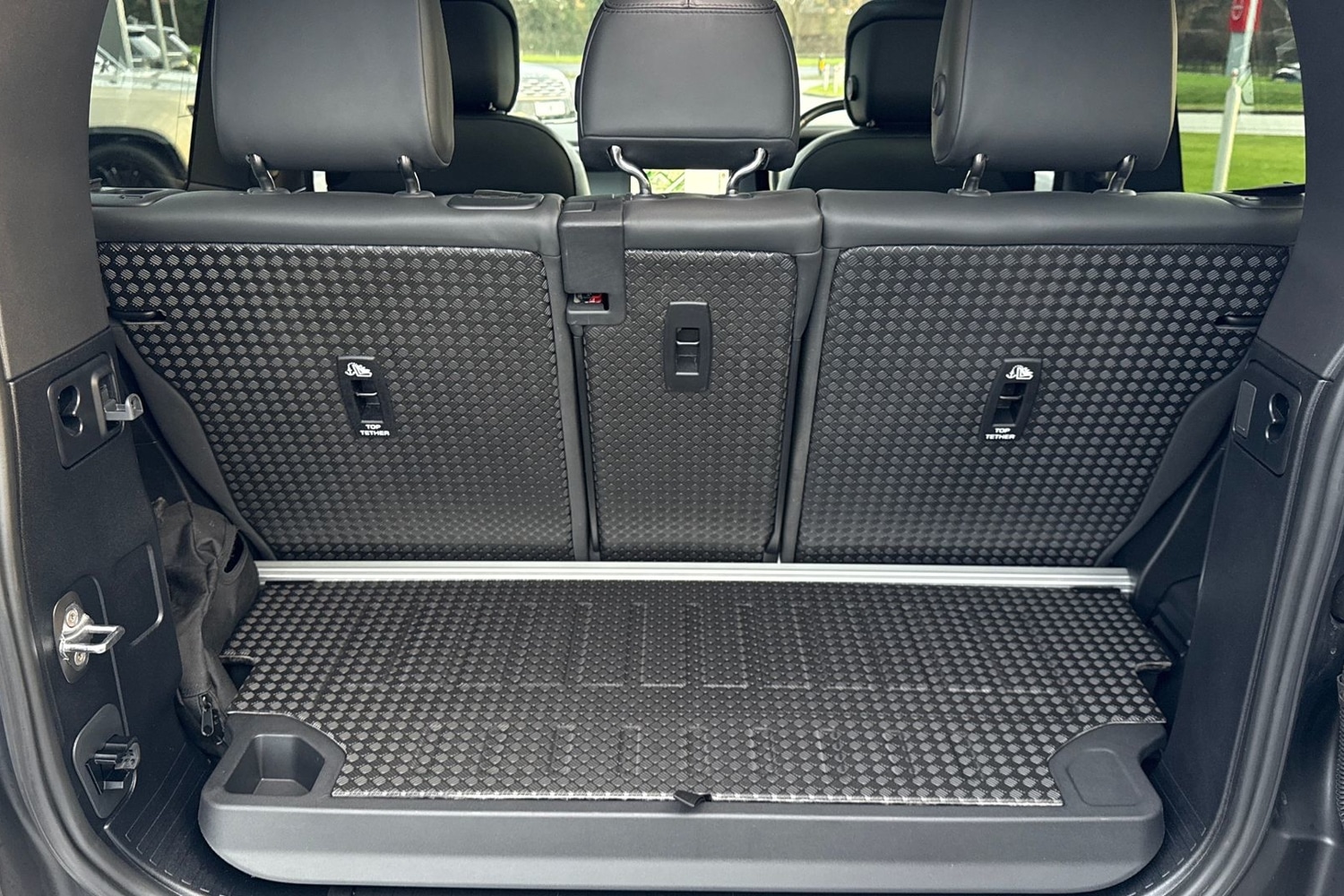 Used Land Rover Defender 2024 for sale - 77194810: Photo 11