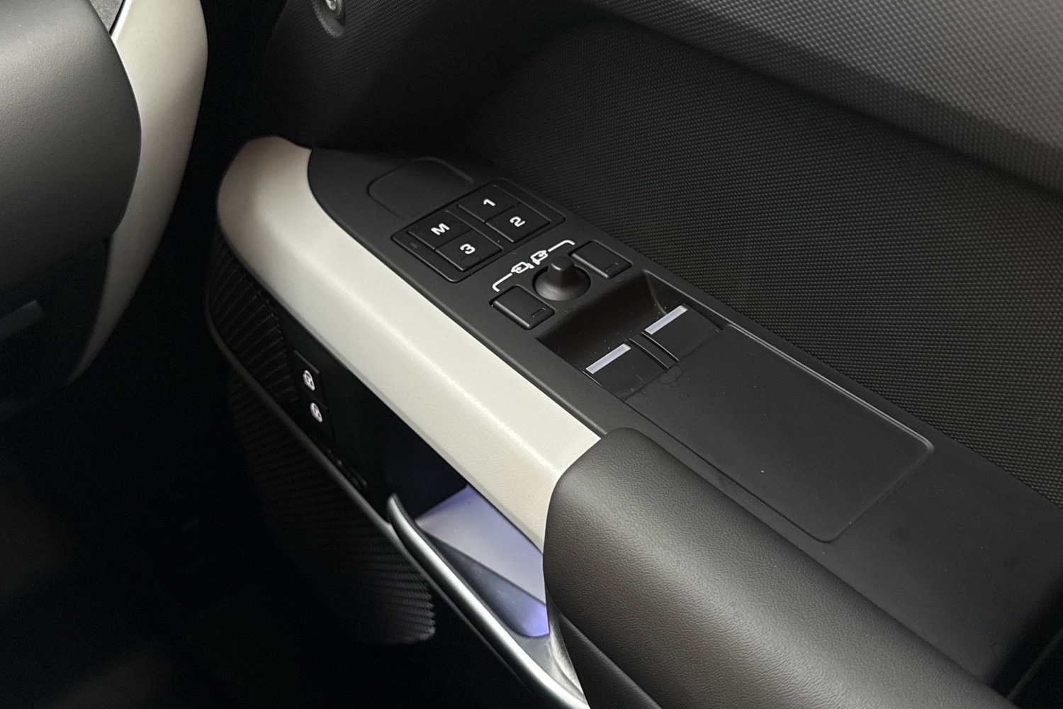 Used Land Rover Defender 2024 for sale - 77194810: Photo 26