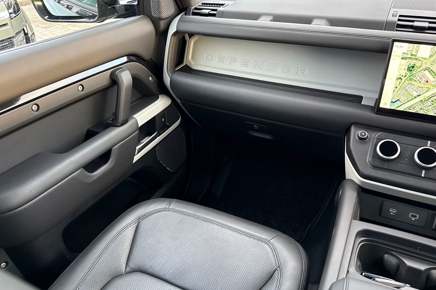 Used Land Rover Defender 2024 for sale - 77194810: Photo 42