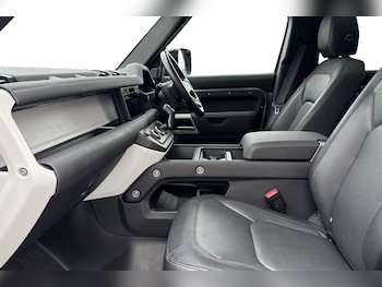 Used Land Rover Defender 110 2024 for sale - 75440628: Photo