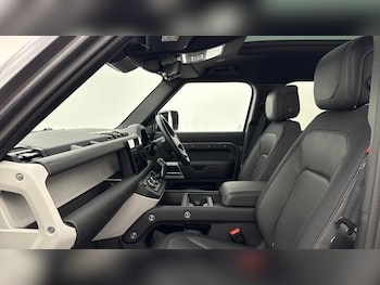 Used Land Rover Defender 110 2024 for sale - 78629178: Photo