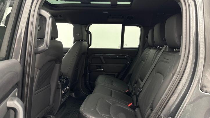 Used Land Rover Defender 2024 for sale - 77654323: Photo 4