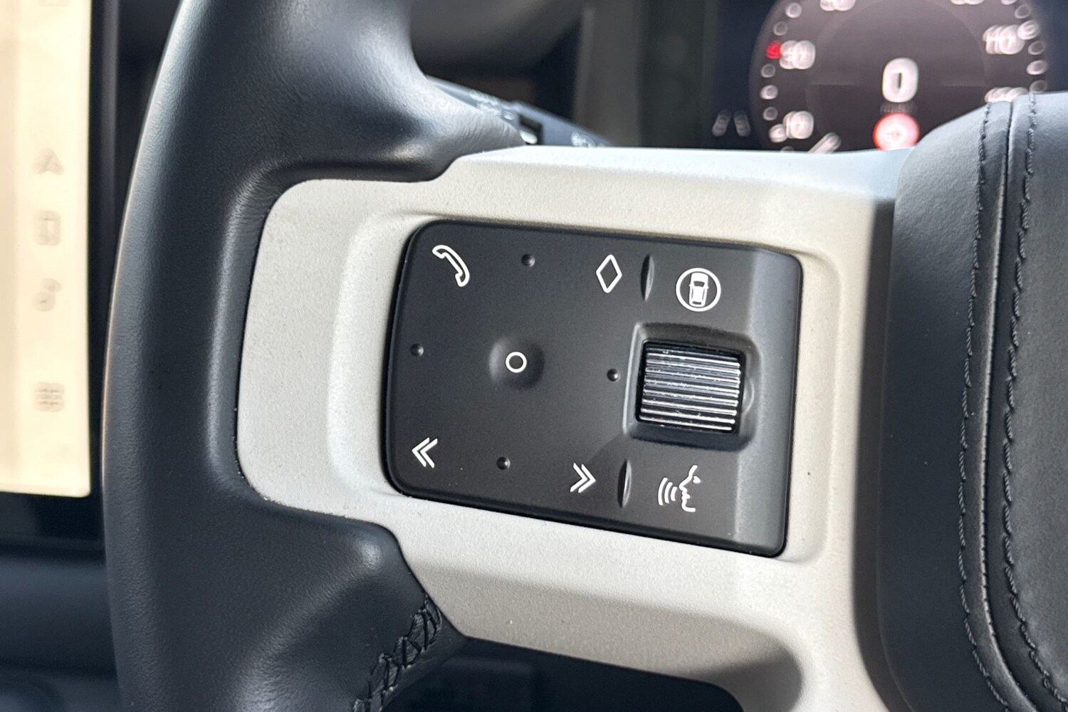 Used Land Rover Defender 110 2024 for sale - 77287193: Photo 34