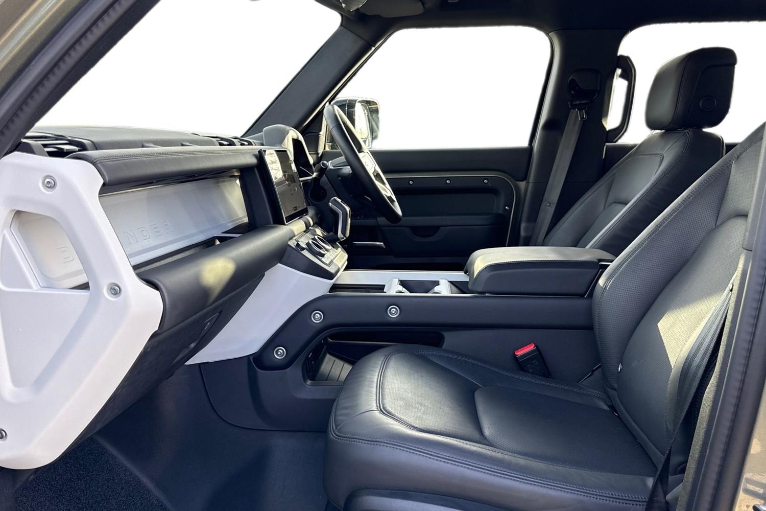 Used Land Rover Defender 2025 for sale - 77361889: Photo 3