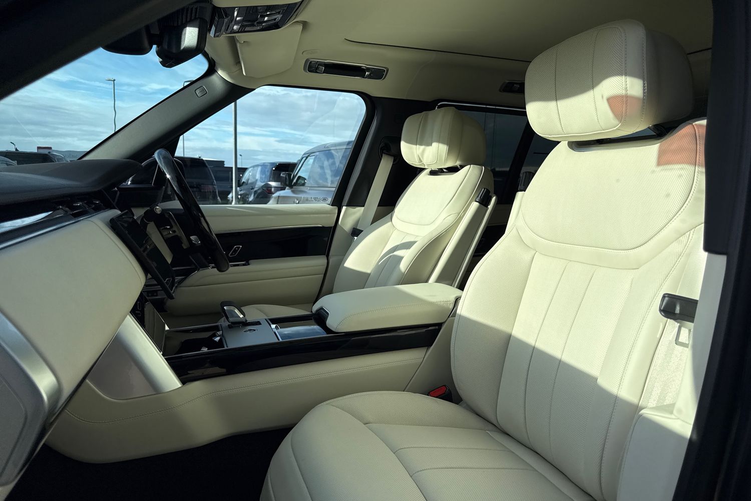 Used Land Rover Range Rover 2025 for sale - 76357630: Photo 11