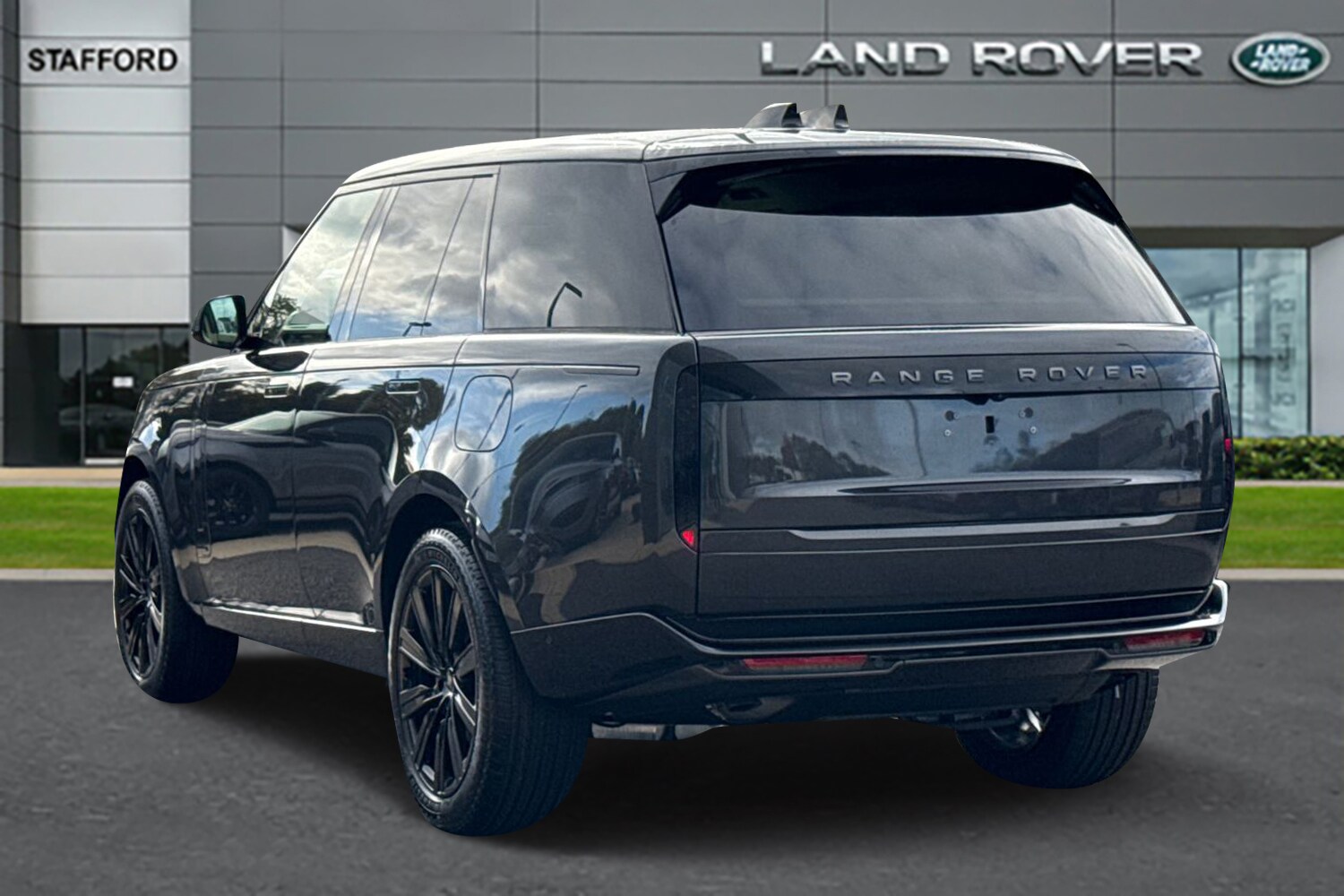 Used Land Rover Range Rover 2025 for sale - 76357630: Photo 2