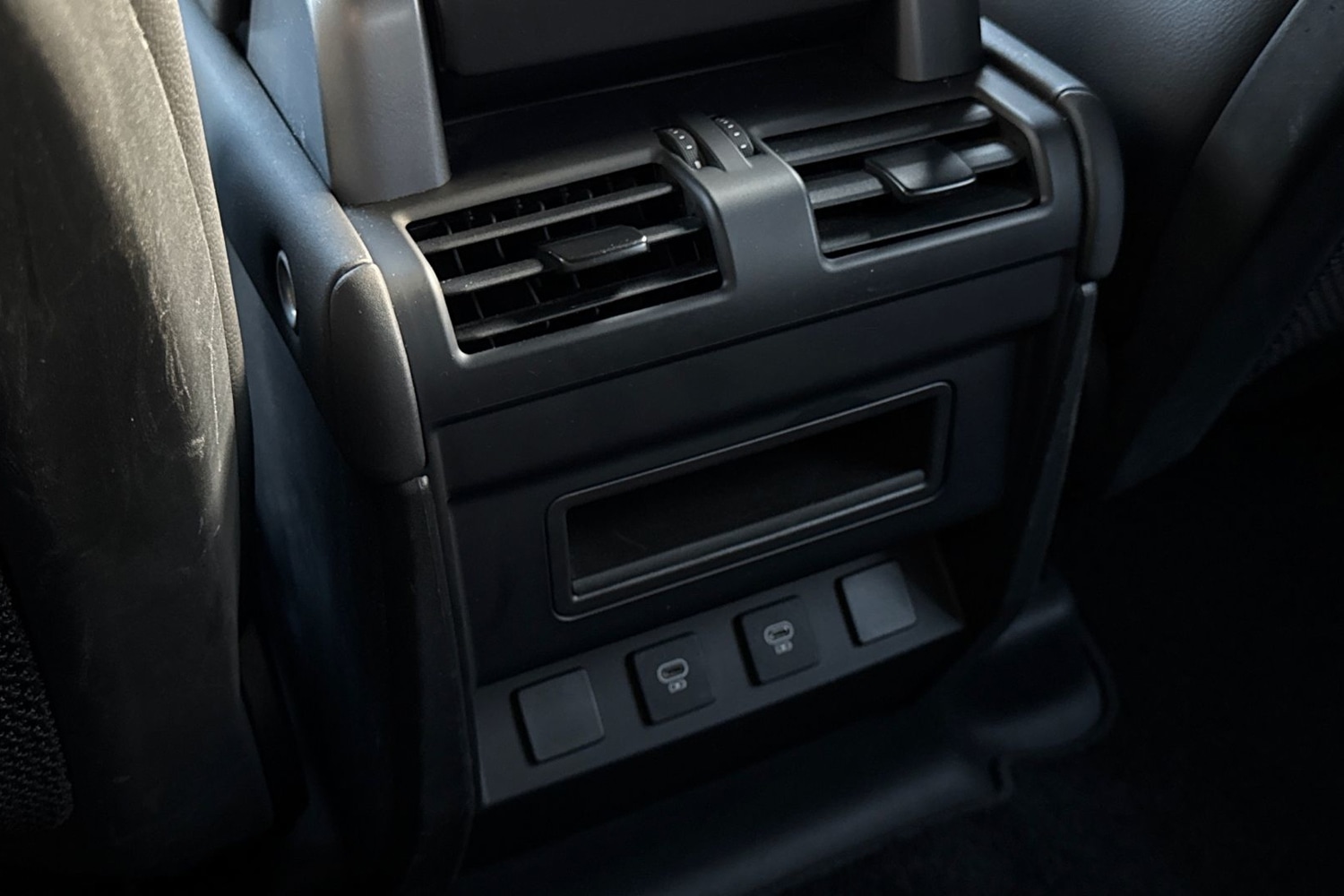 Used Land Rover Defender 2023 for sale - 76902634: Photo 19