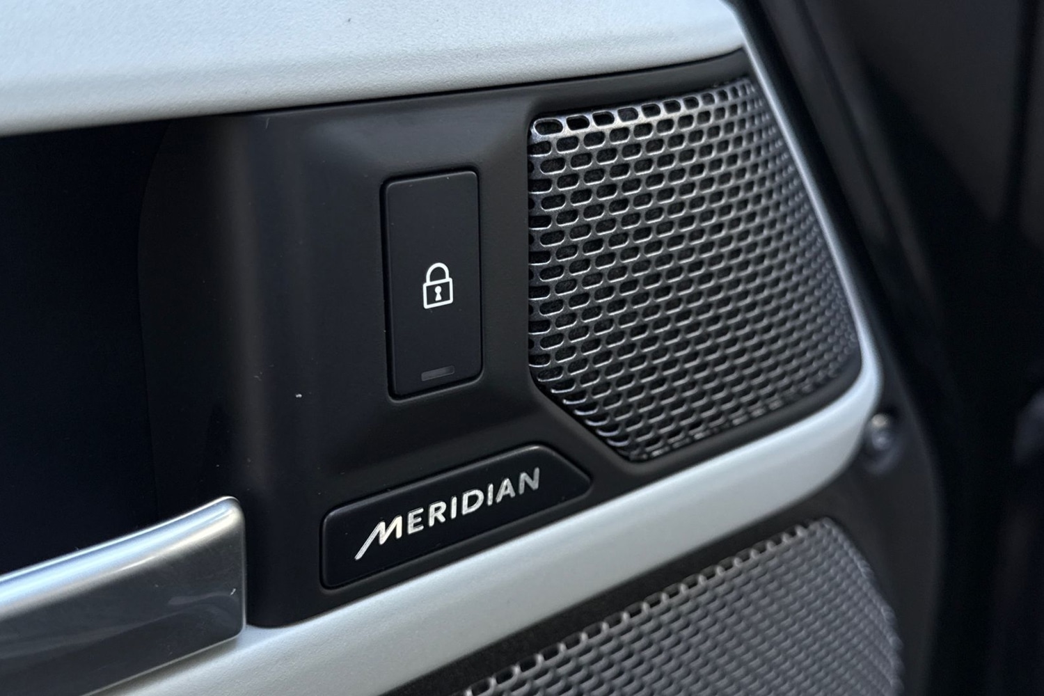 Used Land Rover Defender 2023 for sale - 76902634: Photo 25