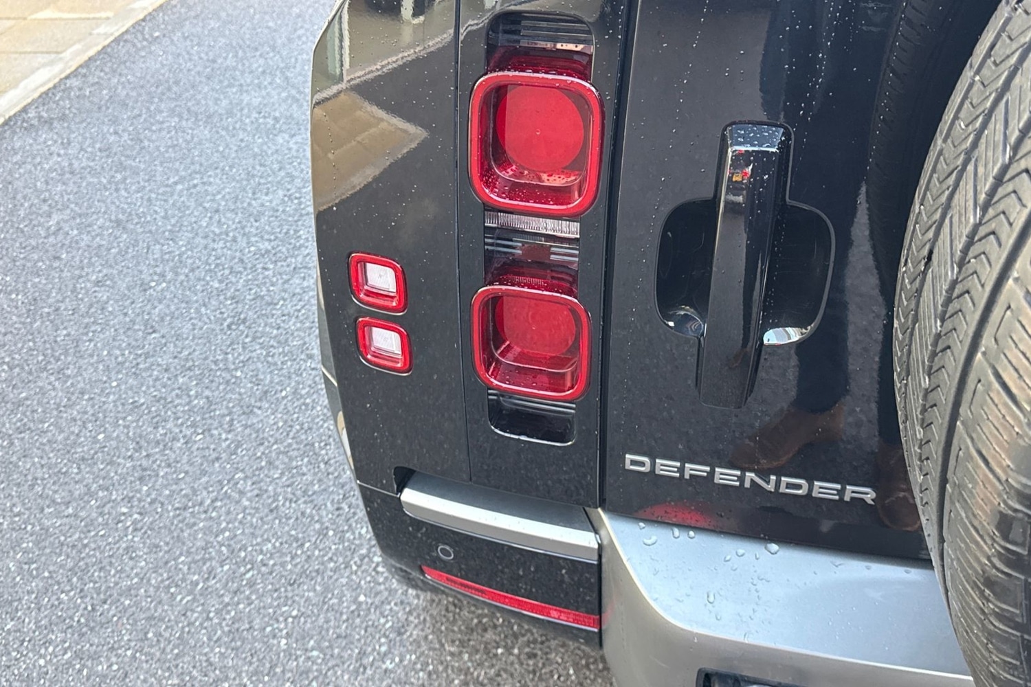 Used Land Rover Defender 2023 for sale - 76902634: Photo 27