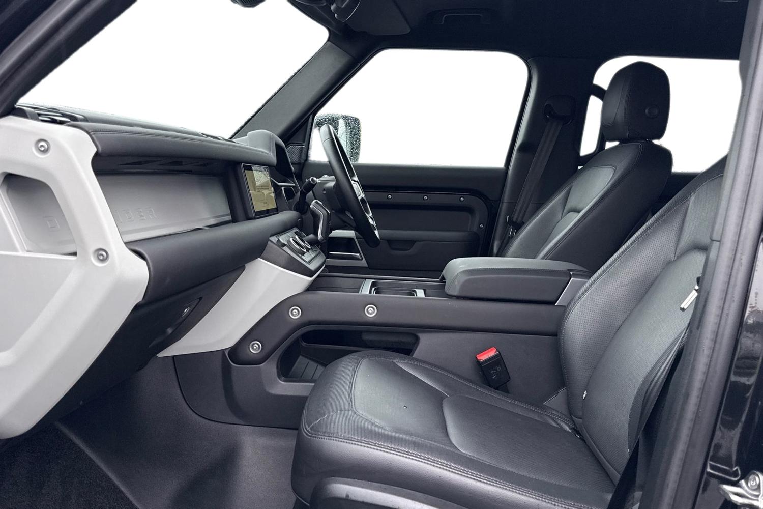 Used Land Rover Defender 2023 for sale - 76902634: Photo 3