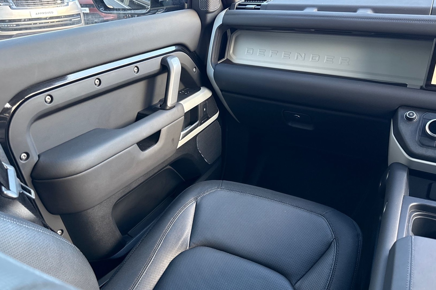 Used Land Rover Defender 2023 for sale - 76902634: Photo 38