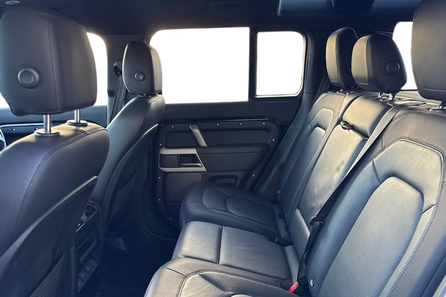 Used Land Rover Defender 2023 for sale - 76902634: Photo 4